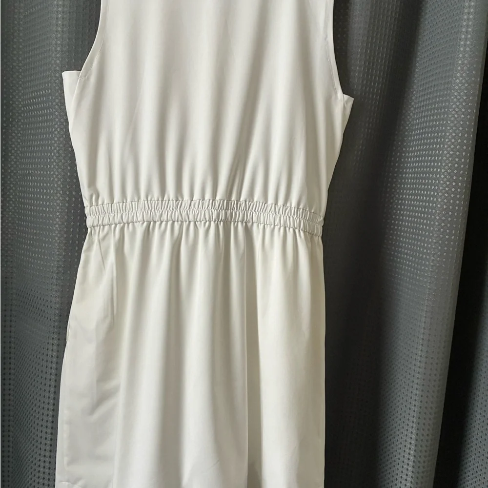 Elegant White Golf/Sport Sleeveless Dress - Picture 3 of 4